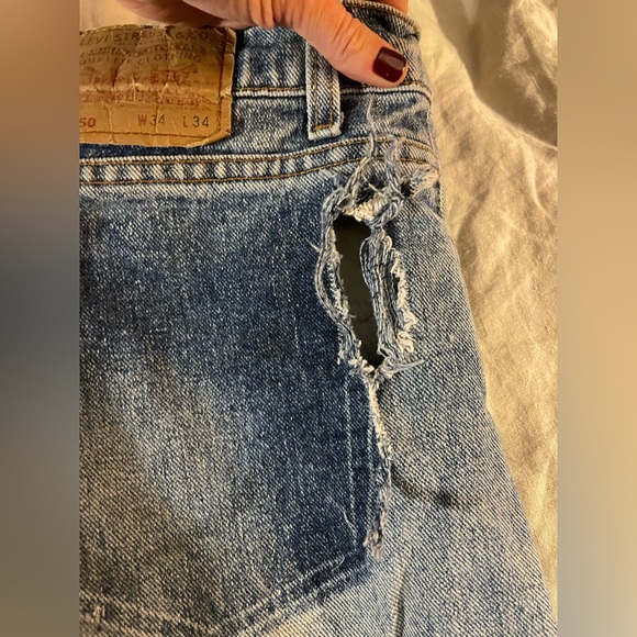 Mid 90s distressed Men’s vintage 550 Levi’s Denim Pants - Picture 4 of 6